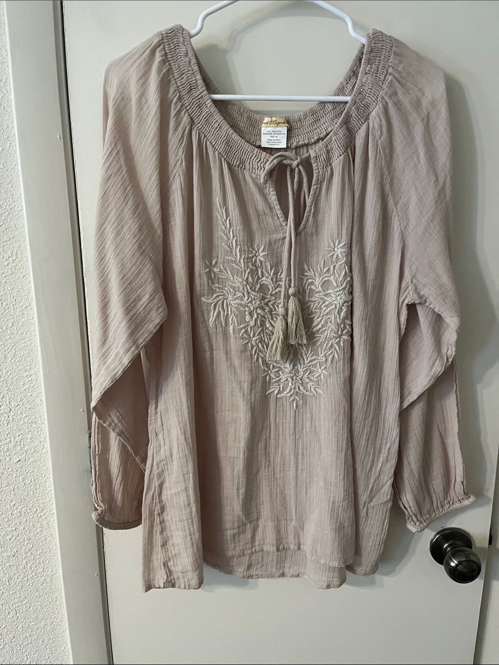 NWOT Sweet Magnolia Embroidered Peasant Boho Tunic in Dusty Taupe